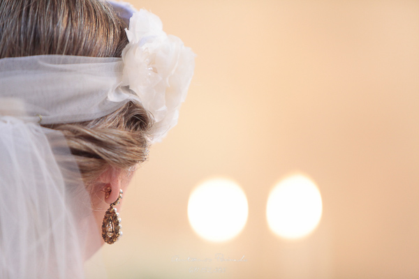 Detalle del elegante tocado de María Eugenia.